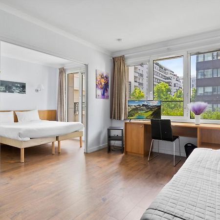 Grand Appartement Avec Balcon - Proche Parc Des Expo - Parking Privee Иси-ле-Мулино Екстериор снимка