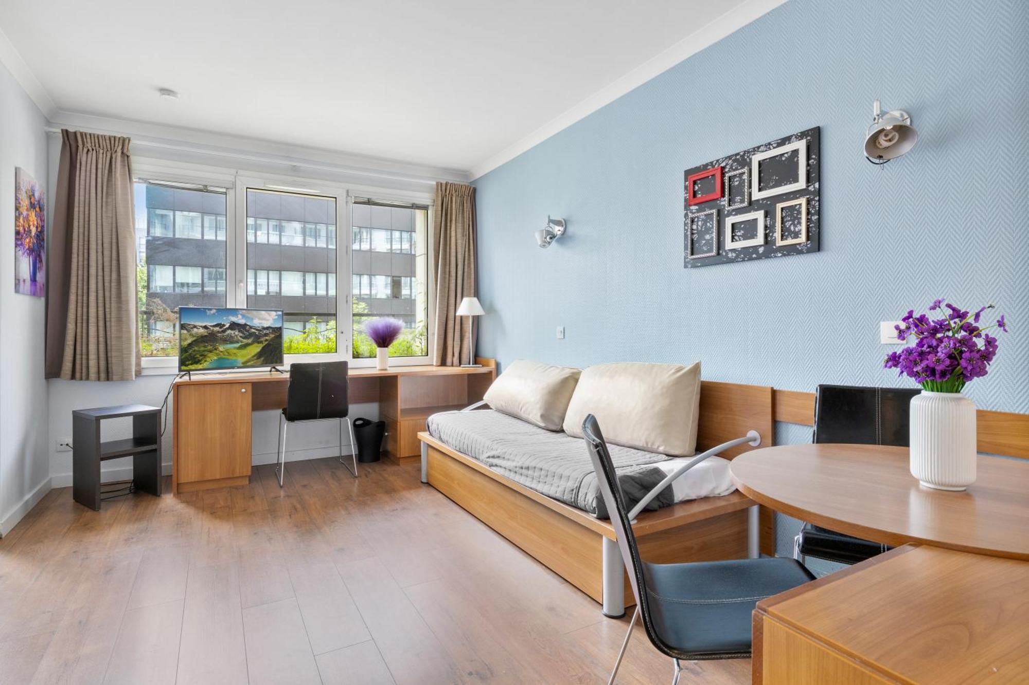 Grand Appartement Avec Balcon - Proche Parc Des Expo - Parking Privee Иси-ле-Мулино Екстериор снимка