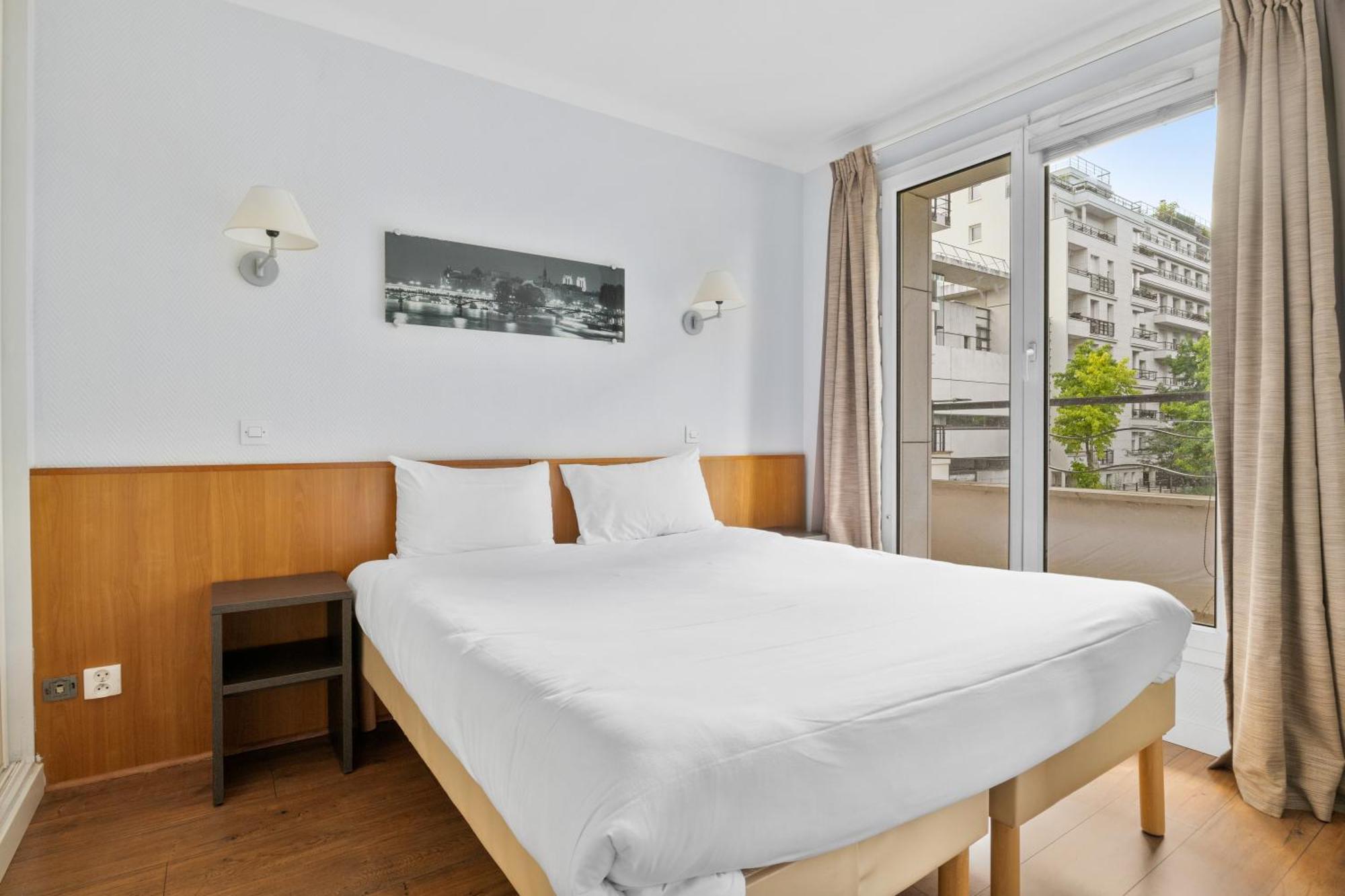 Grand Appartement Avec Balcon - Proche Parc Des Expo - Parking Privee Иси-ле-Мулино Екстериор снимка