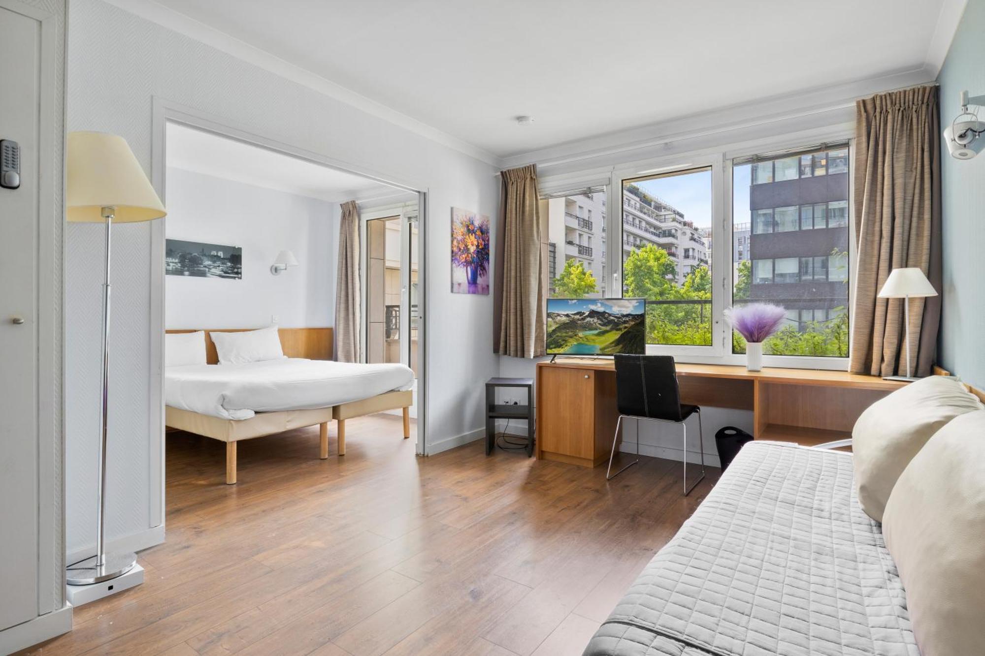 Grand Appartement Avec Balcon - Proche Parc Des Expo - Parking Privee Иси-ле-Мулино Екстериор снимка